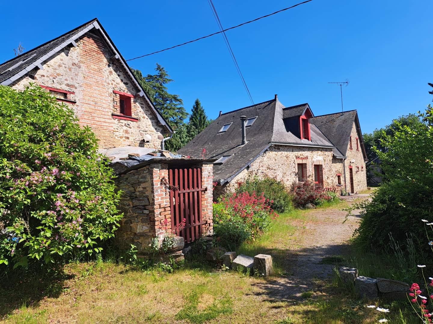 Domaine à vendre Livré la Touche