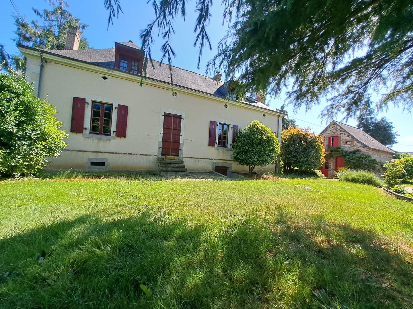 Domaine à vendre Livré la Touche