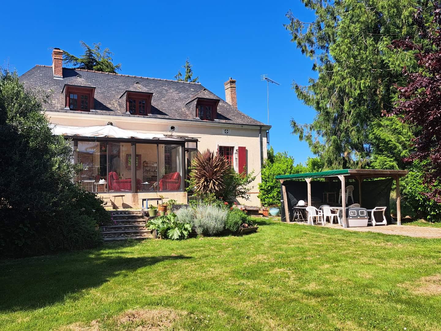 Domaine à vendre Livré la Touche