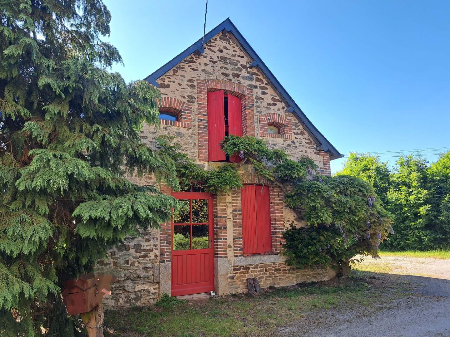 Domaine à vendre Livré la Touche