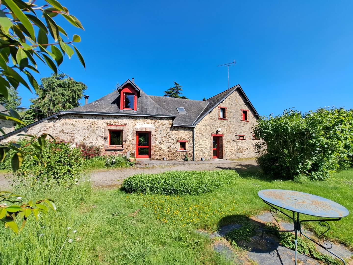 Domaine à vendre Livré la Touche